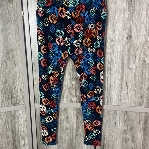 LuLaRoe Tall & Curvy bundle of 3 - Picture 8 of 15